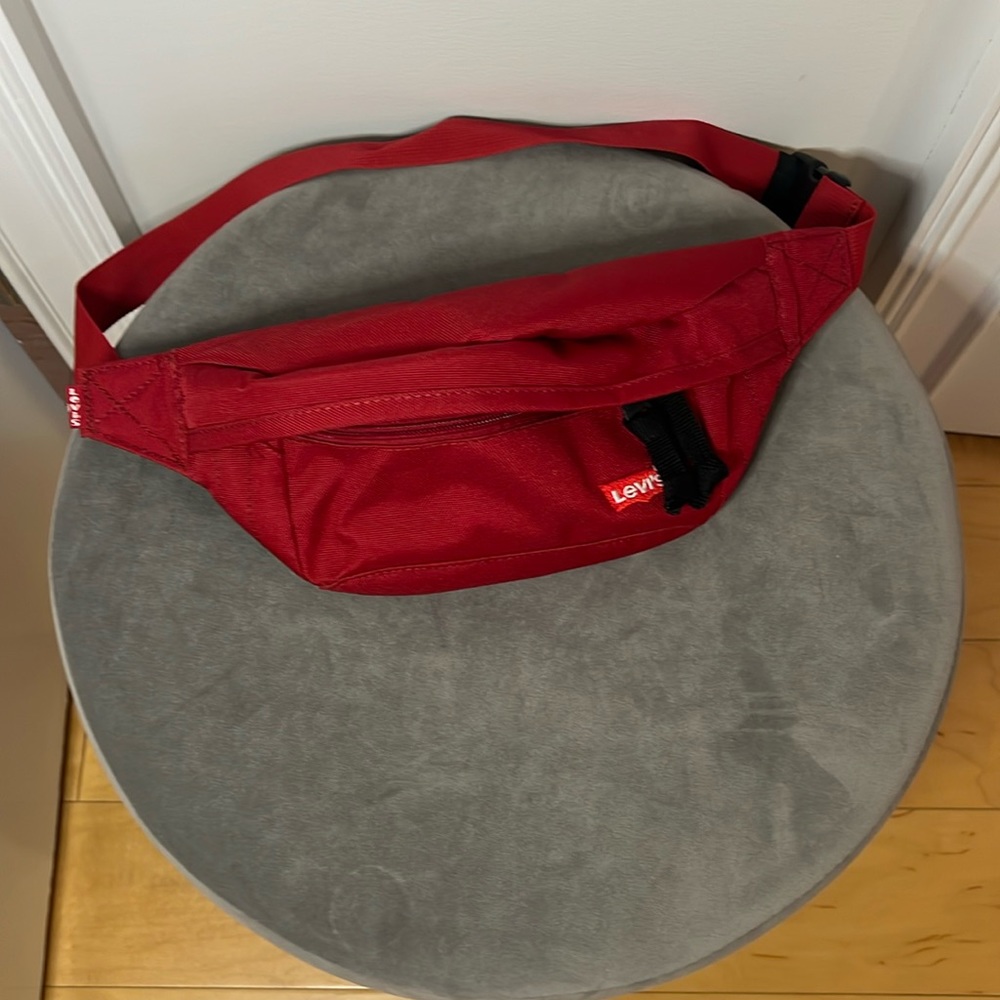 Levi’s Fanny pack in iconic Levi’s red color way